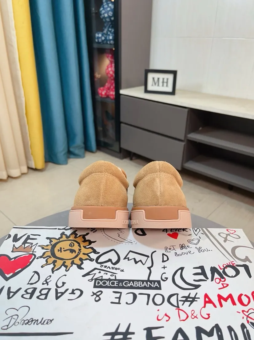 Men's shoes 💰440🌹🌹"Dolce & Gabbana DG" original imported first-layer cowhide ➕ sheepskin lining, light on the foot, comfortable, versatile, original special outsole 🔥favored by trendy men, welcome to compare quality 🔥exquisite luxury, super A level! Version comparison, no difference at all! Code number 38-46